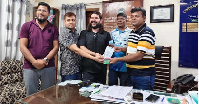  পুলিশের তৎপরতায় কানাডিয়ান নাগরিক ফিরে পেলেন পাসপোর্ট-ভিসা