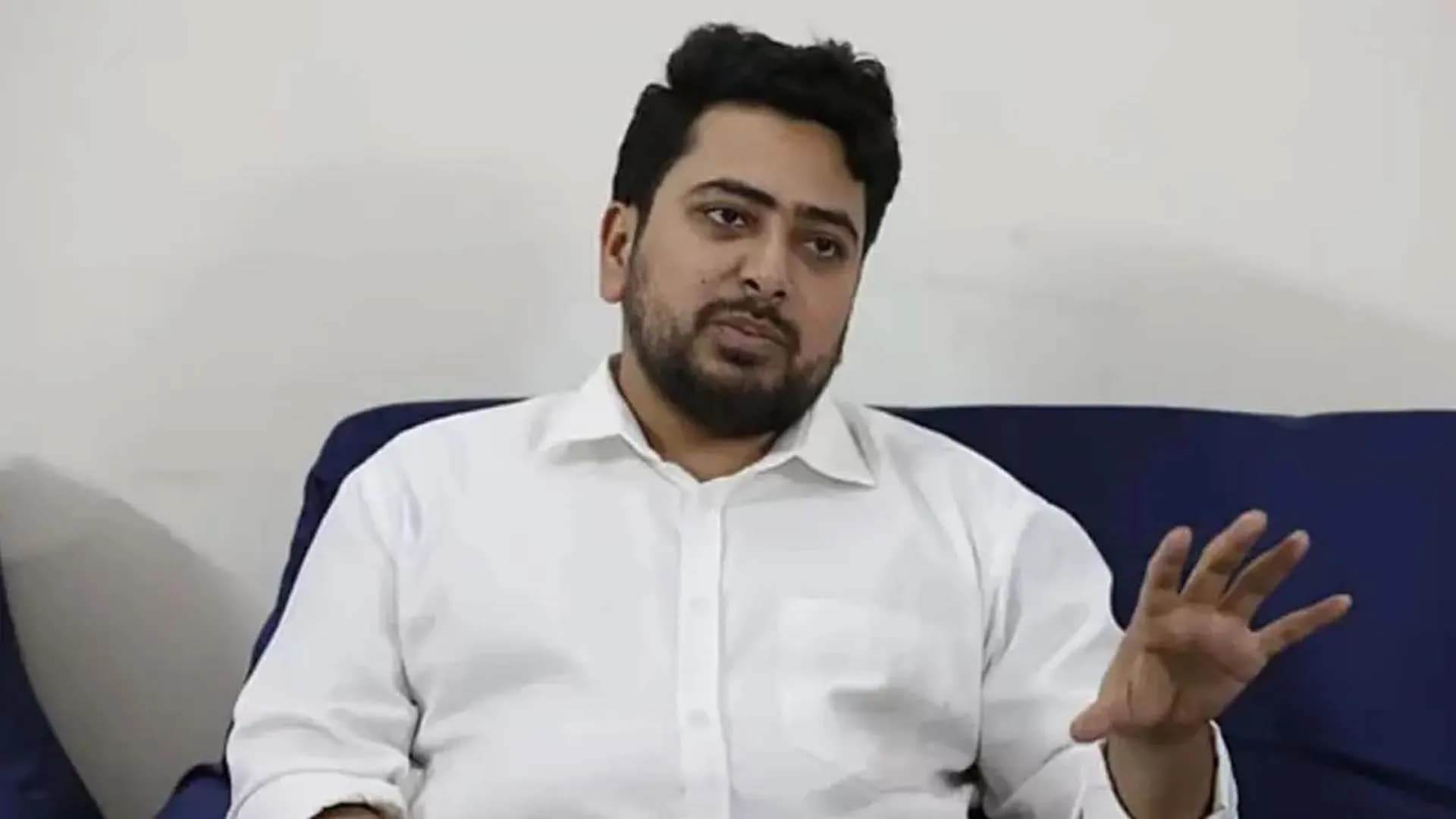  জাতীয় ঐক্যের নামে জাতির সঙ্গে প্রতারণা করা হচ্ছে : নাহিদ