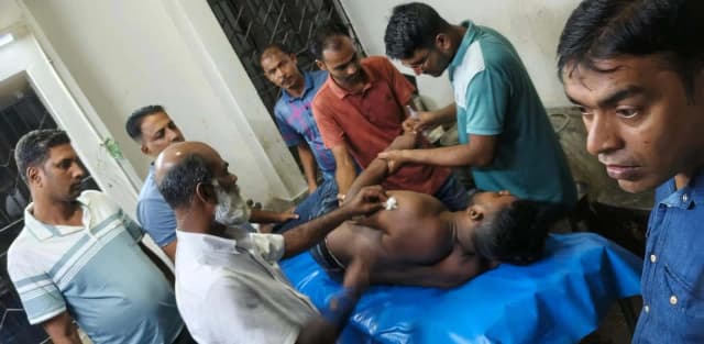 বাকেরগঞ্জে ছাত্রদল নেতা রুবেলের ইন্ধনে স্বেচ্ছাসেবক দল নেতার উপর হামলা! মামলা হলেও গ্রেপ্তার হয়নি কেউ! 