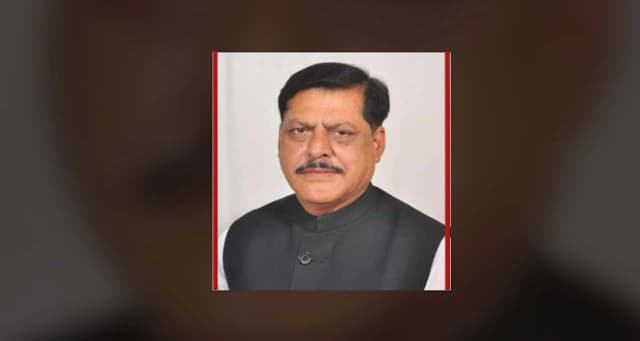 সীমান্ত দিয়ে পালানোর সময় উজিরপুরের সাবেক উপজেলা চেয়ারম্যান গ্রেপ্তার
