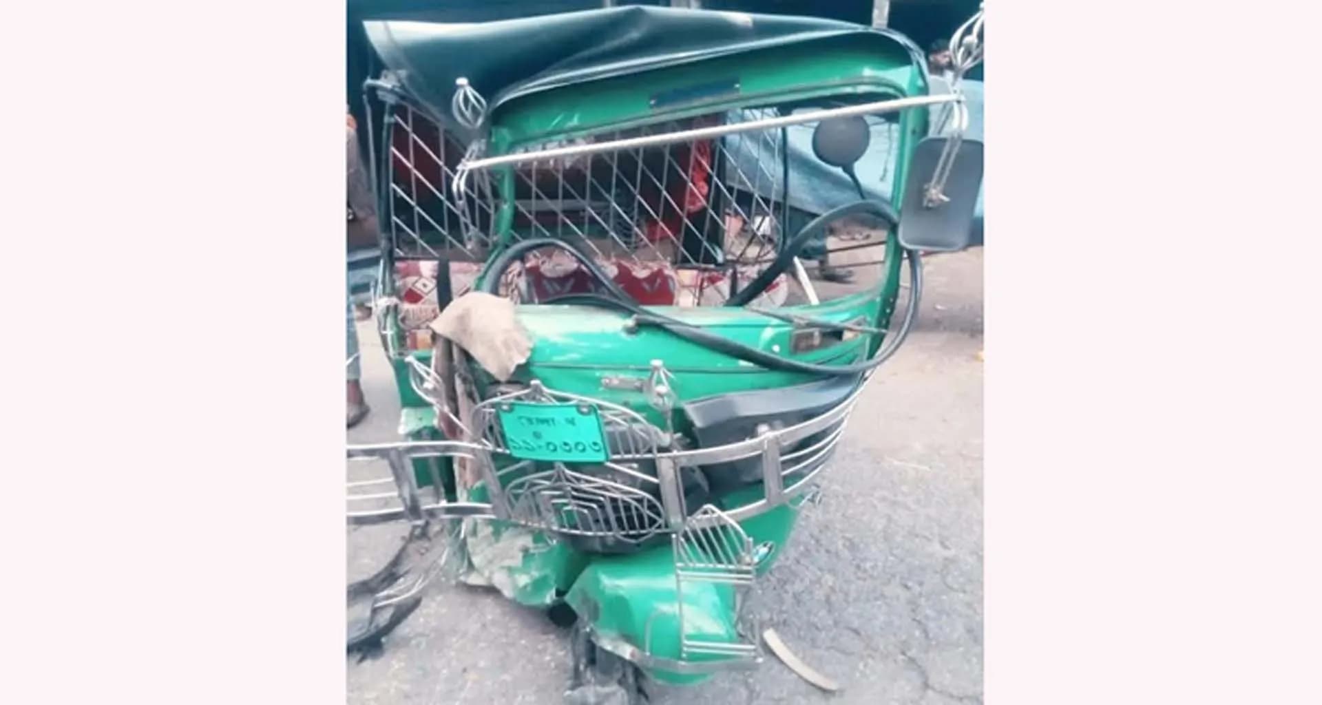 ভোলায় সিএনজি-ট্রাকের মুখোমুখি সংঘর্ষে নিহত ১, আহত ৪