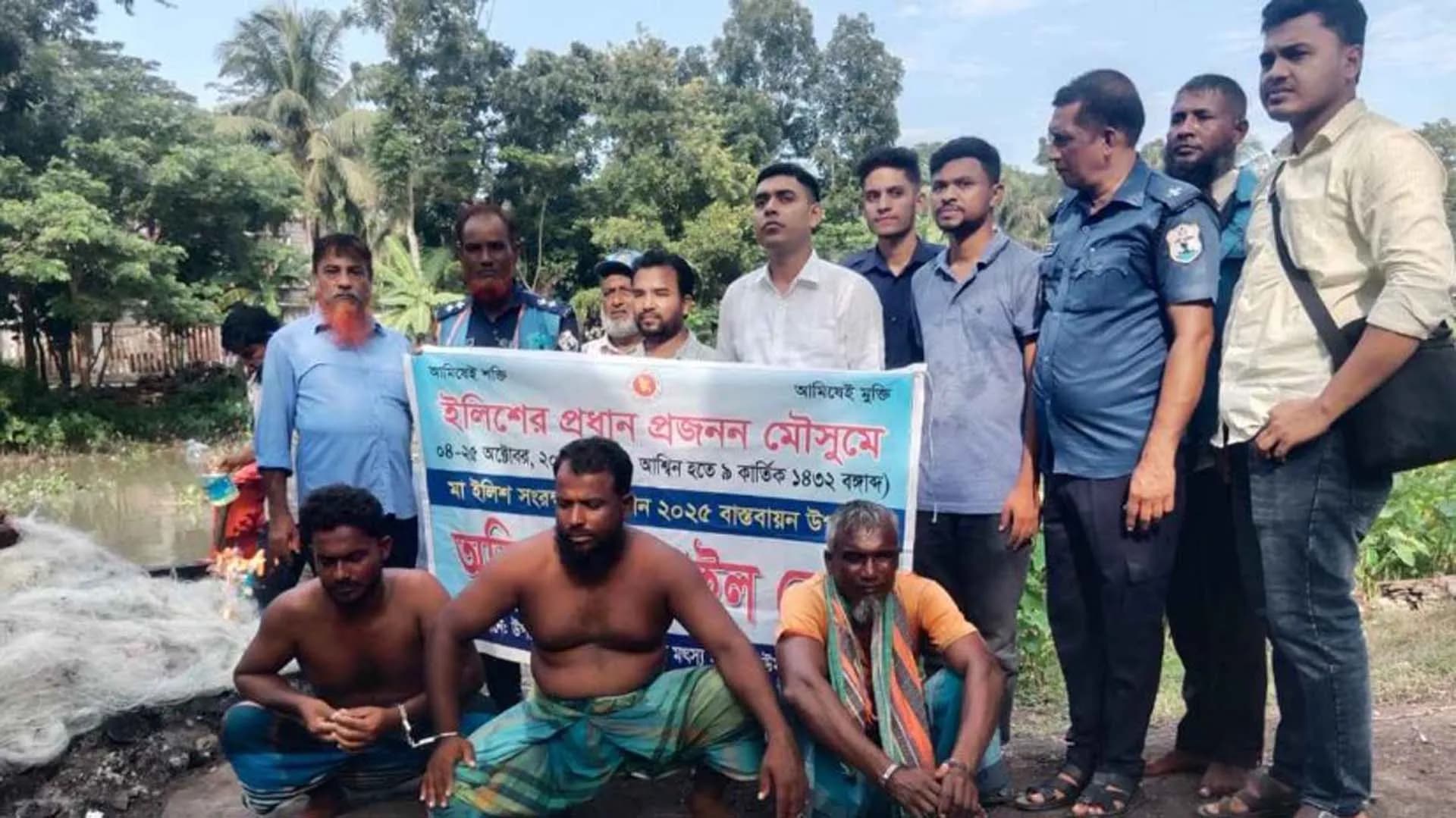 ইলিশ শিকারে বাধা দেওয়ায় প্রশাসনের ওপর হামলা, ৩ জেলের কারাদণ্ড