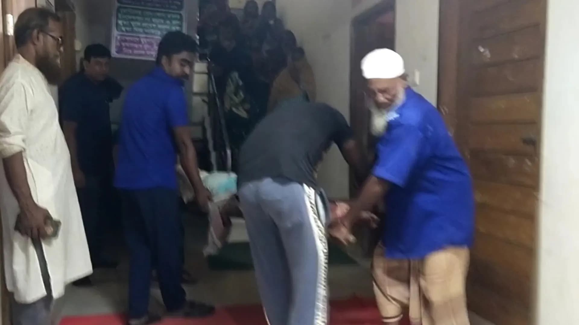 বাড়ির সামনে থেকে ধরে নিয়ে ডাকাত অপবাদ দিয়ে পিটিয়ে হত্যা