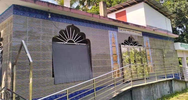 বরিশালে আজানের মাঝেই ইমামের কক্ষ থেকে টাকা চুরি