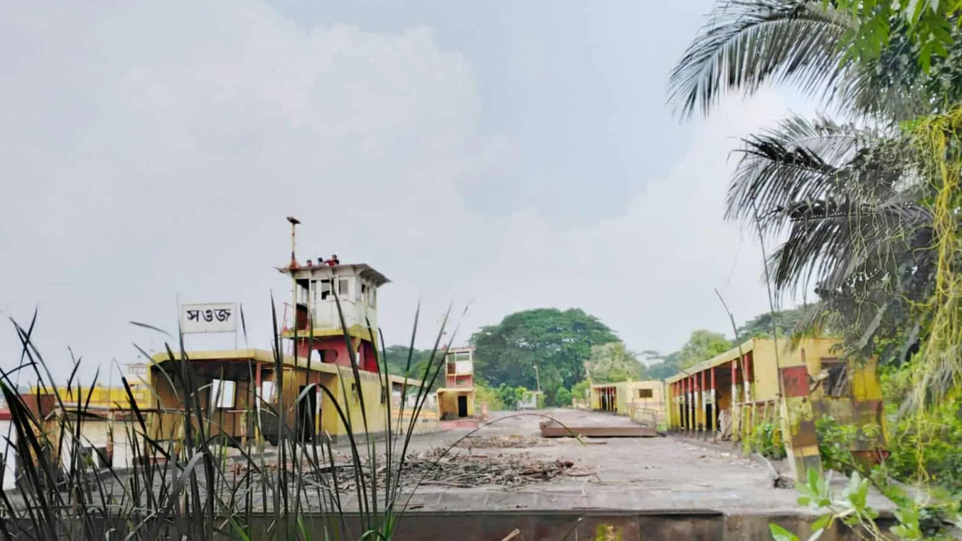 চুরি-অবহেলায় ধ্বংসের পথে দুমকির কোটি টাকার ফেরি সম্পদ