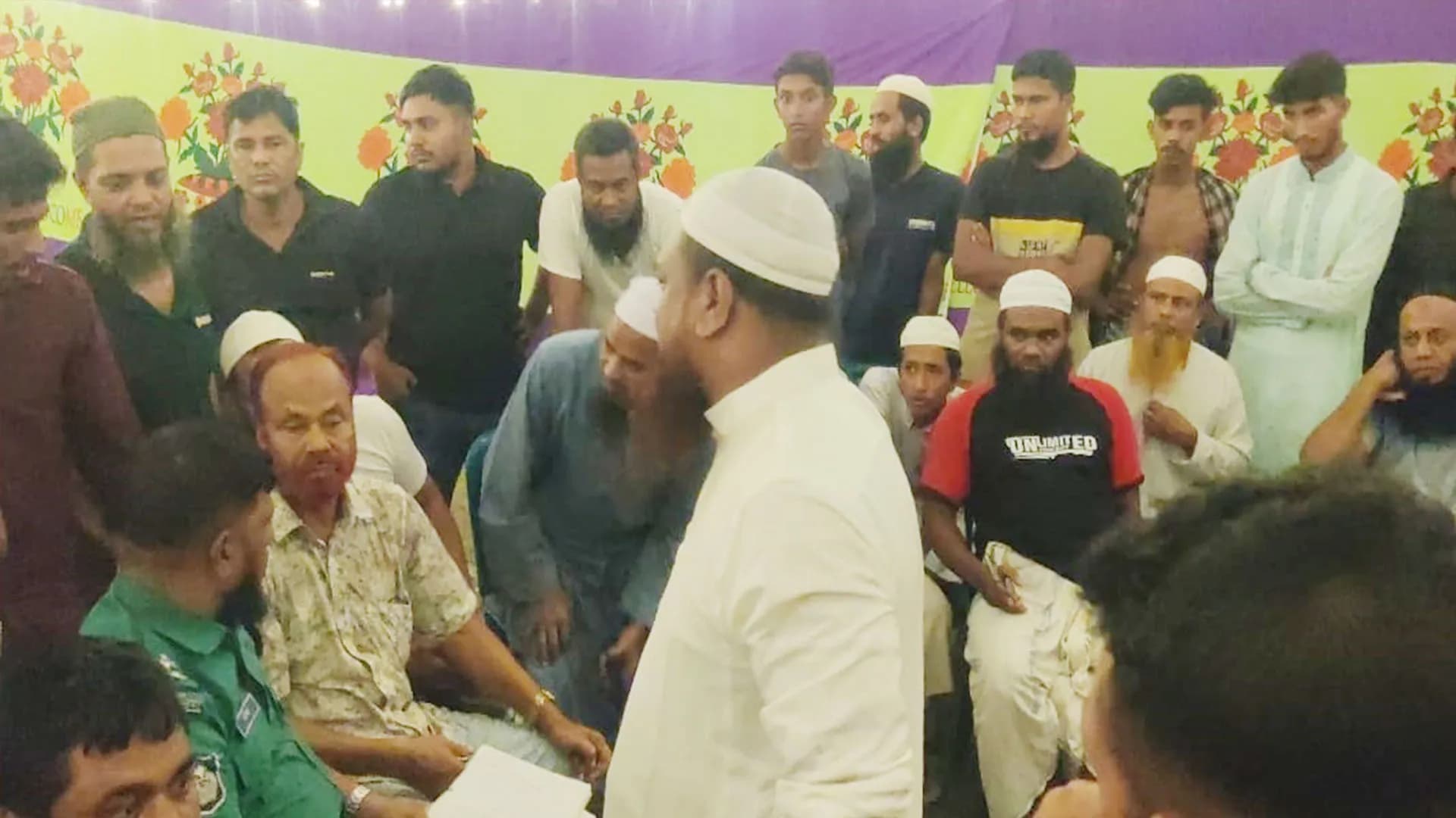 বিয়েবাড়িতে গানবাজনা, ক্ষুব্ধ ইসলামী আন্দোলন নেতার হামলা-ভাঙচুর