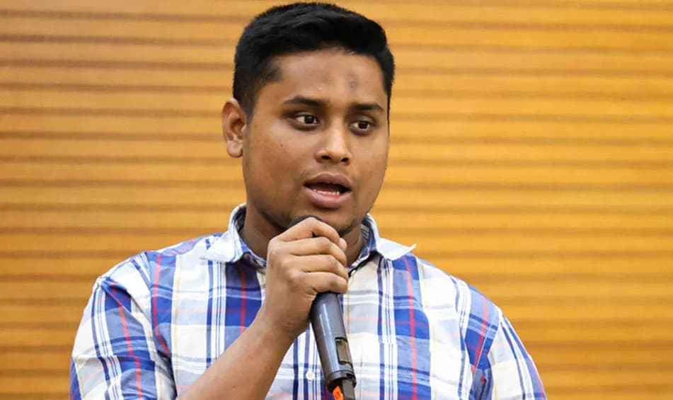 আন্দোলনরত শিক্ষকদের পাশে থাকার ঘোষণা হাসনাত আব্দুল্লাহর