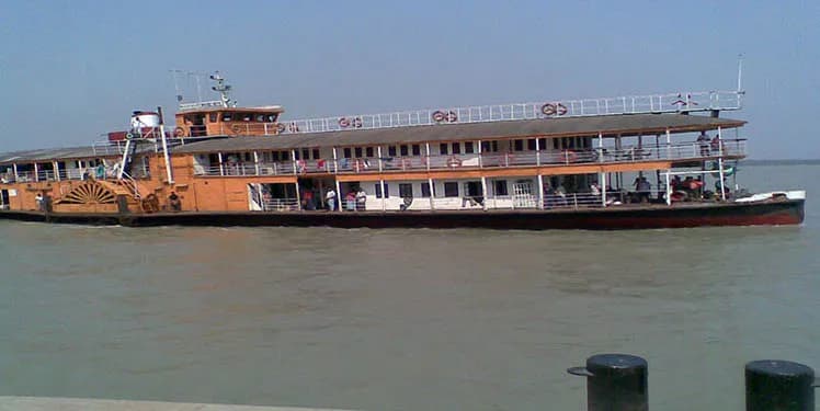 ঐতিহ্যবাহী প্যাডেল স্টিমার 'পি এস মাহসুদ' ফিরছে ঢাকা-বরিশাল নৌ-রুটে
