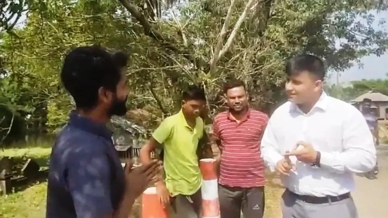 ফেসবুকে লাইভ দিয়ে ফেঁসে গেলেন যুবক