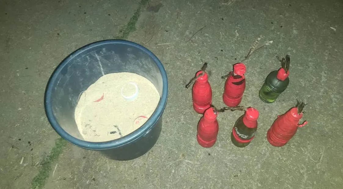 মোহাম্মদপুর থেকে ১০ পেট্রোল বোমা-ককটেল উদ্ধার