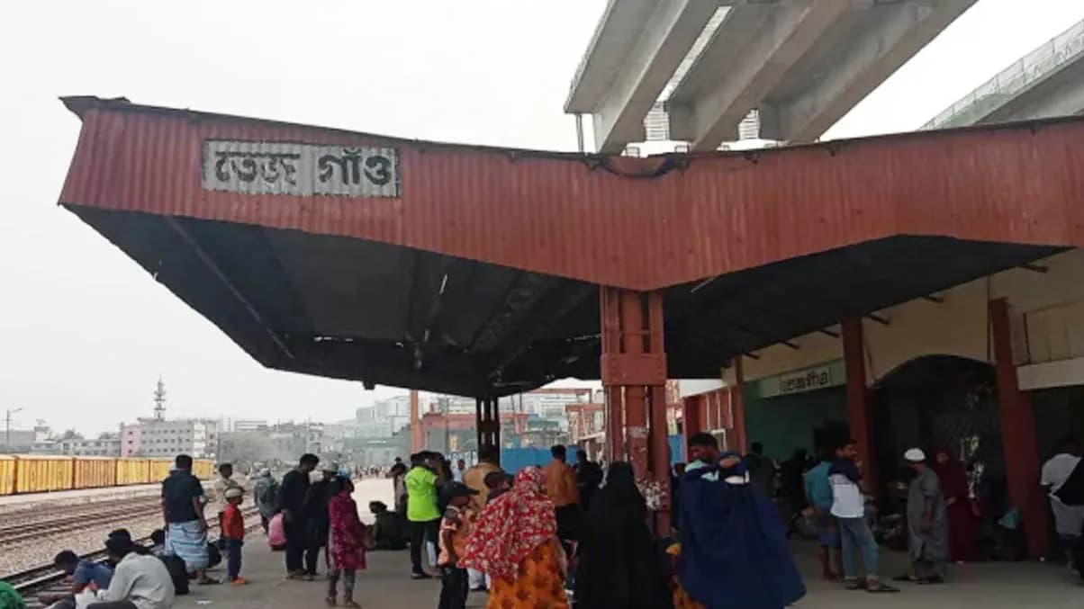 তেজগাঁও রেললাইনে আগুন, আটক ২