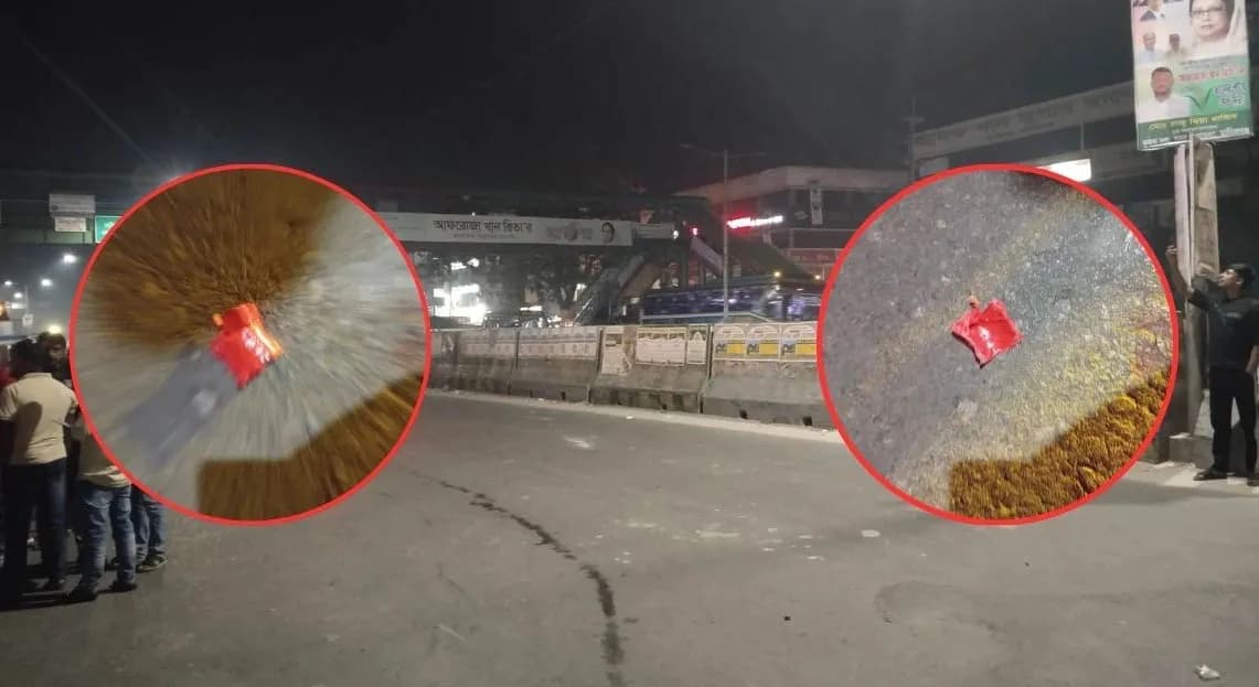 চলন্ত পিকআপ থেকে ককটেল বিস্ফোরণ