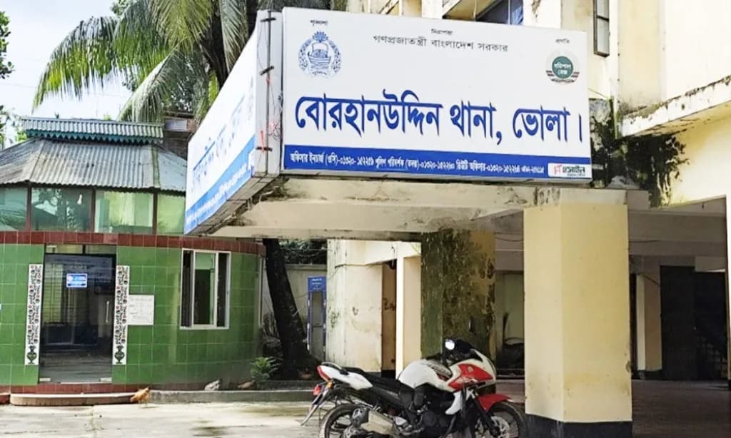 ভোলায় অটোরিকশা খাদে পড়ে নিহত ১, আহত ৩