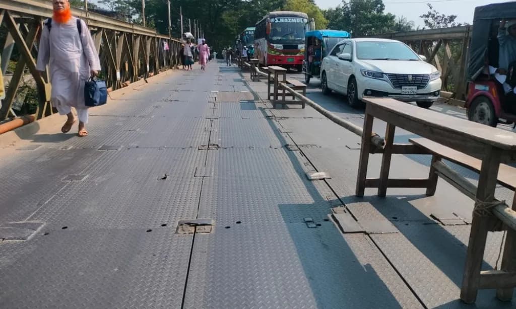 হাজারো জোড়াতালির ভরসায় দাঁড়িয়ে বাসন্ডা সেতু
