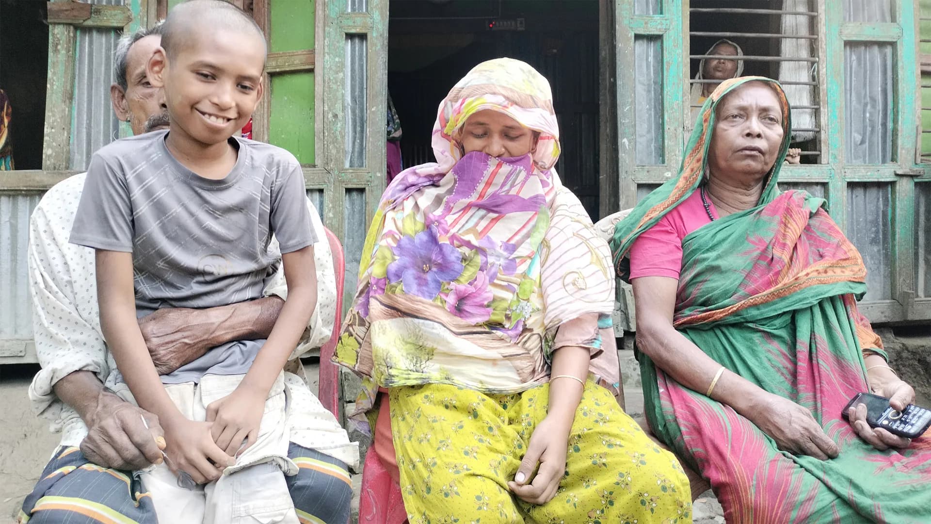 মাছ শিকারে গিয়ে সন্ধান নেই লালমোহনের ১৩ জেলের