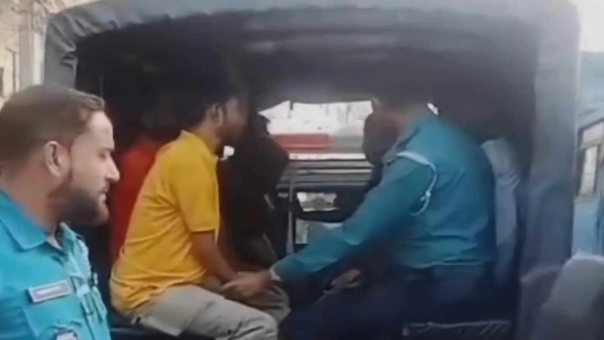 আবাসিক হোটেলে অসামাজিক কর্মকাণ্ড, ২৪ নারী-পুরুষ গ্রেপ্তার 