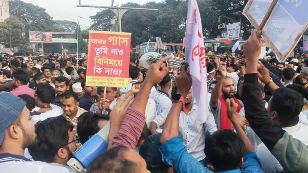 ভোলা-বরিশাল সেতু নির্মাণসহ পাঁচ দাবিতে শাহবাগে ভোলাবাসী