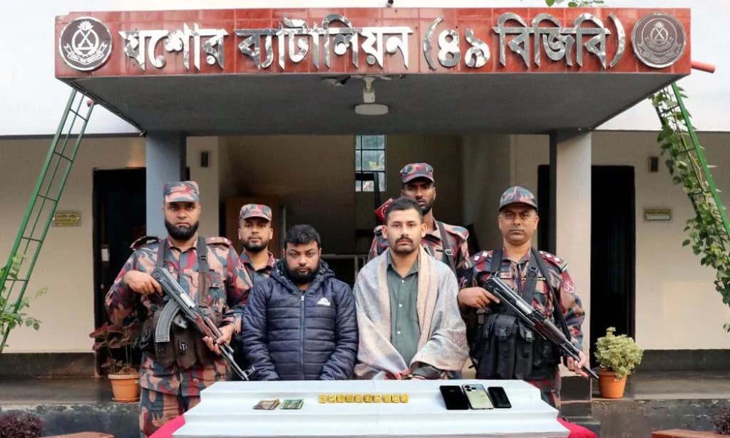 পাচারের সময় ২ কোটি টাকার সোনার বার উদ্ধার, আটক ২