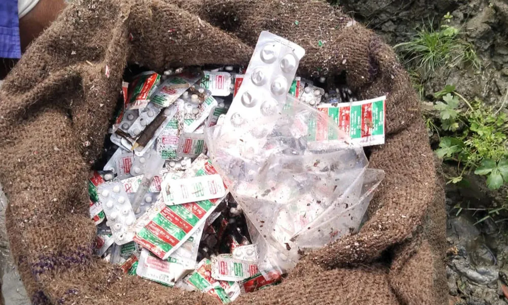 নদে মাছ ধরতে গিয়ে মিলল ২ বস্তা সরকারি ওষুধ