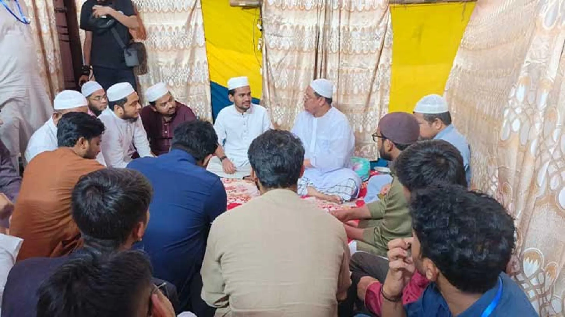 চরমোনাই পিরের দরবারে আসিফ মাহমুদসহ এনসিপির শীর্ষ নেতারা