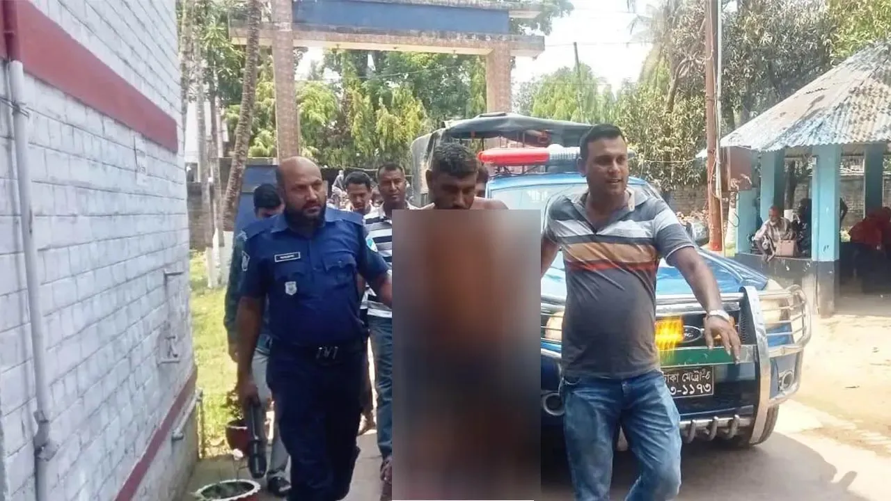 মাইকে ঘোষণা দিয়ে পুলিশকে বেধড়ক মারধর