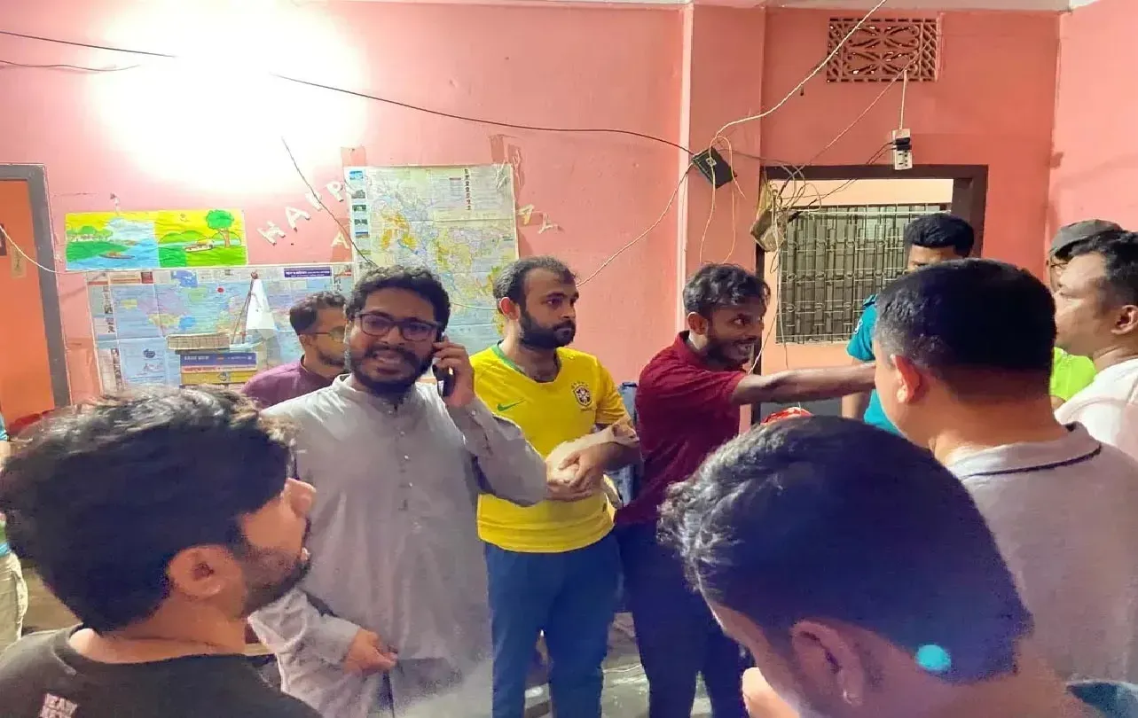 নিষিদ্ধ ছাত্রলীগের সরকারবিরোধী গোপন বৈঠক!, পুলিশের অভিযানে গ্রেপ্তার ৫