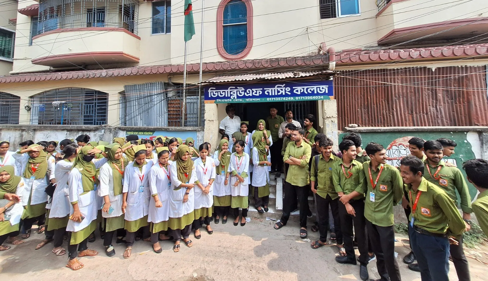 শিক্ষার্থীদের ২৭ লাখ টাকা আত্মসাত, ডিডাব্লিউএফ নার্সিং কলেজে তালা