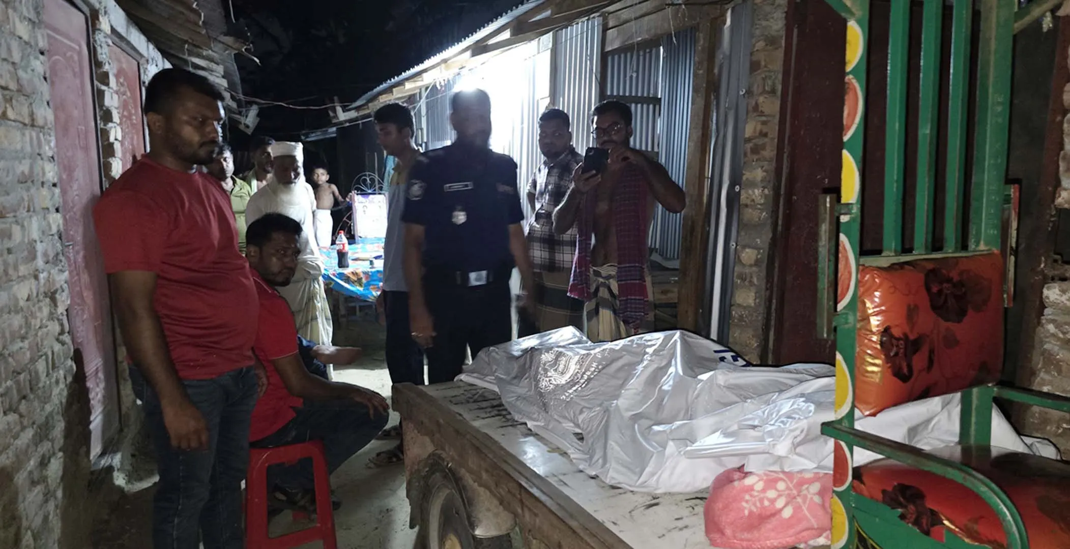 কুয়াকাটায় ভাড়া বাসা থেকে যুবকের ঝুলন্ত মরদেহ উদ্ধার