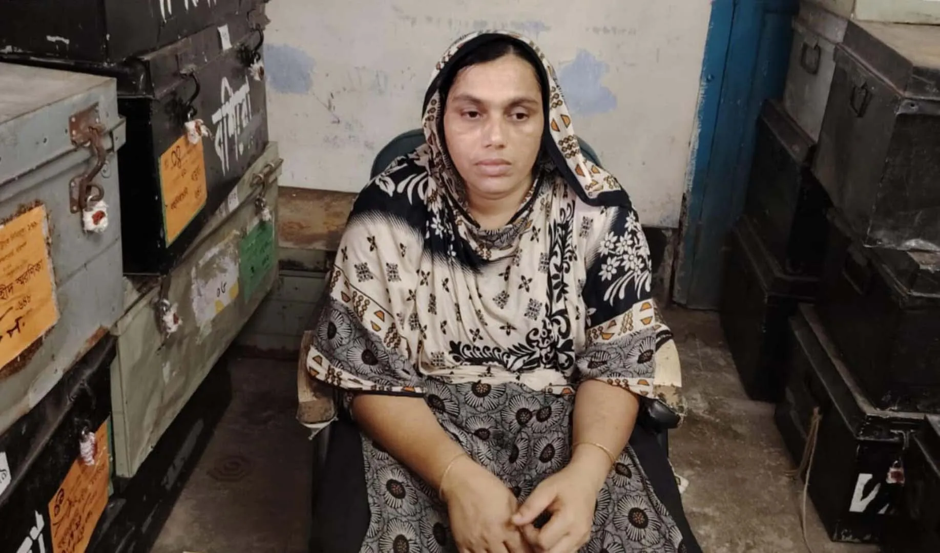 উজিরপুরে তিন কেজি গাঁজা ও দেশীয় অস্ত্রসহ নারী গ্রেপ্তার