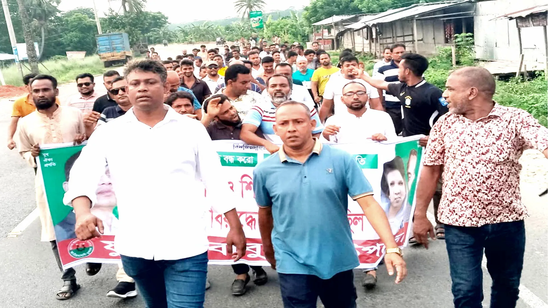 বাবুগঞ্জে রাজপথ পাহারায় যুবদলঃ মিছিল-সমাবেশ 
