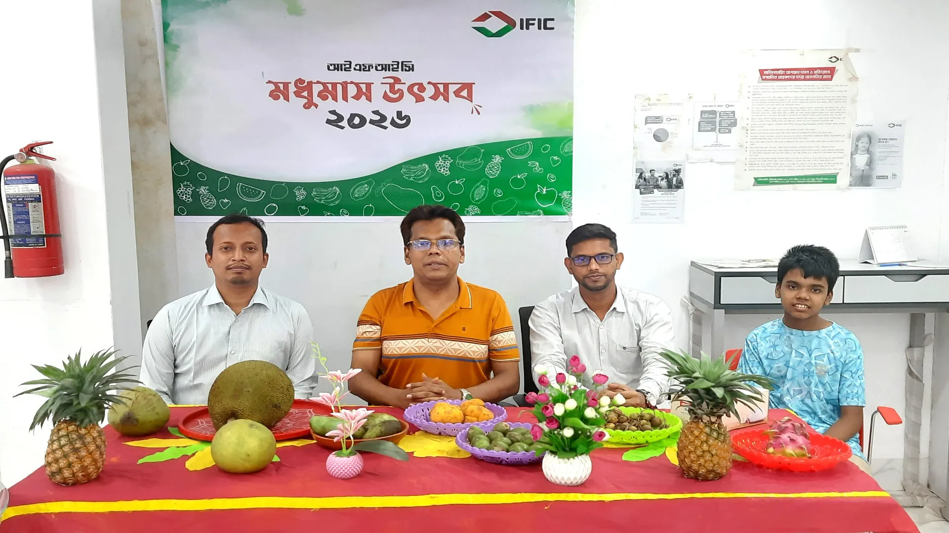 বাবুগঞ্জে আইএফআইসি ব্যাংকের মধুমাস উৎসবের শুভ উদ্বোধন