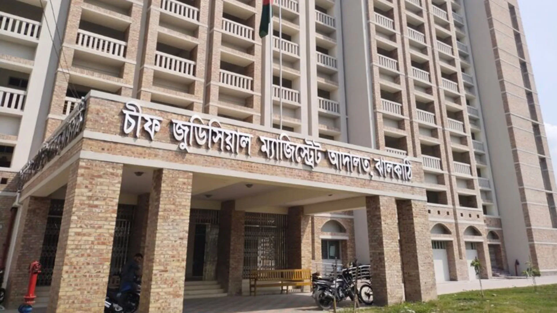 স্বামীর মৃত্যুর পর সন্তানসহ গৃহবধূকে বাড়ি ছাড়া করলো ননদ-ভাসুর ছেলে, আদালতে মামলা