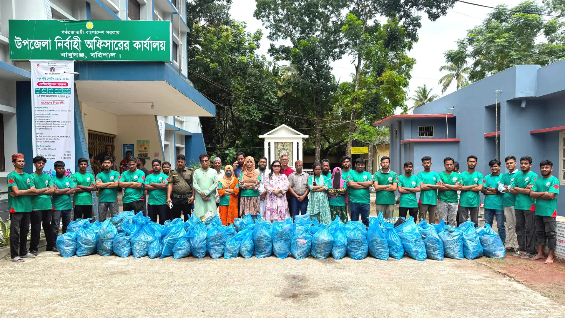 বাবুগঞ্জে পরিস্কার পরিচ্ছন্নতা ও বৃক্ষরোপণ অভিযান শুরু