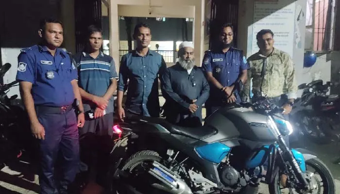 বরিশাল পুলিশের গোপালগঞ্জে অভিযান, ২টি চোরাই মোটরসাইকেলসহ ২ যুবক আটক