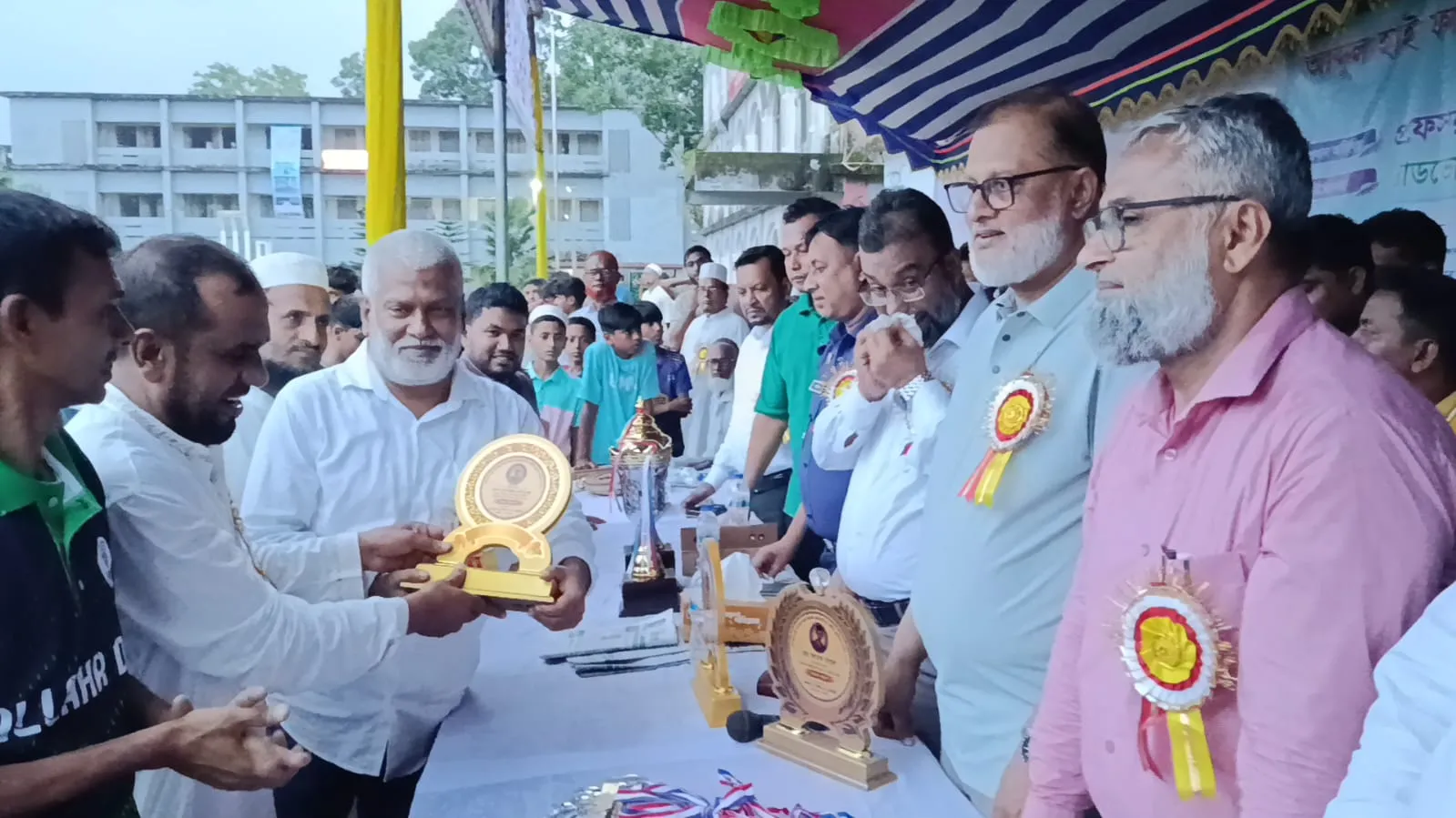 দুমকিতে প্রীতি ফুটবল ম্যাচে বিজয়ী দুমকি একাদশ