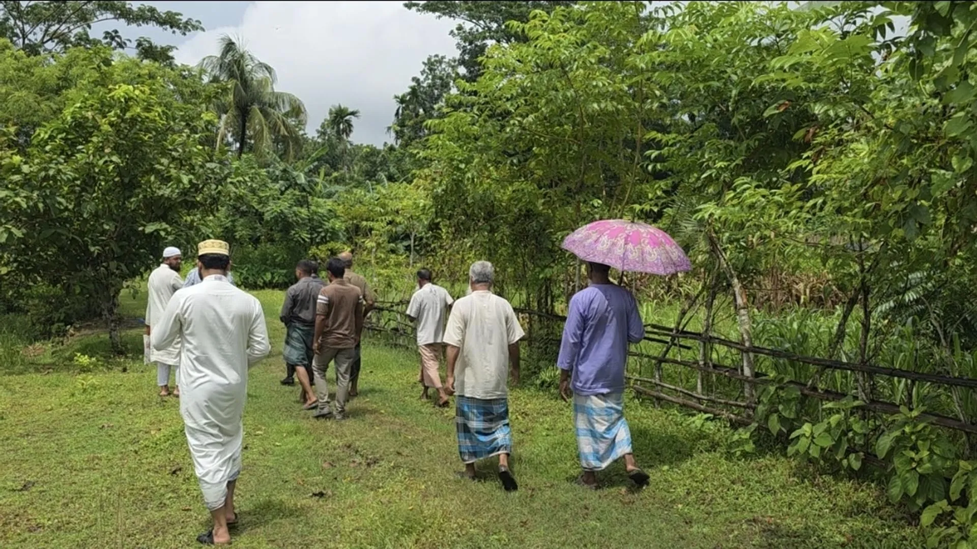 সরকারি রাস্তা দখল করে চাষাবাদ, ৭ দিনের সময় বেঁধে দিল ভূমি অফিস