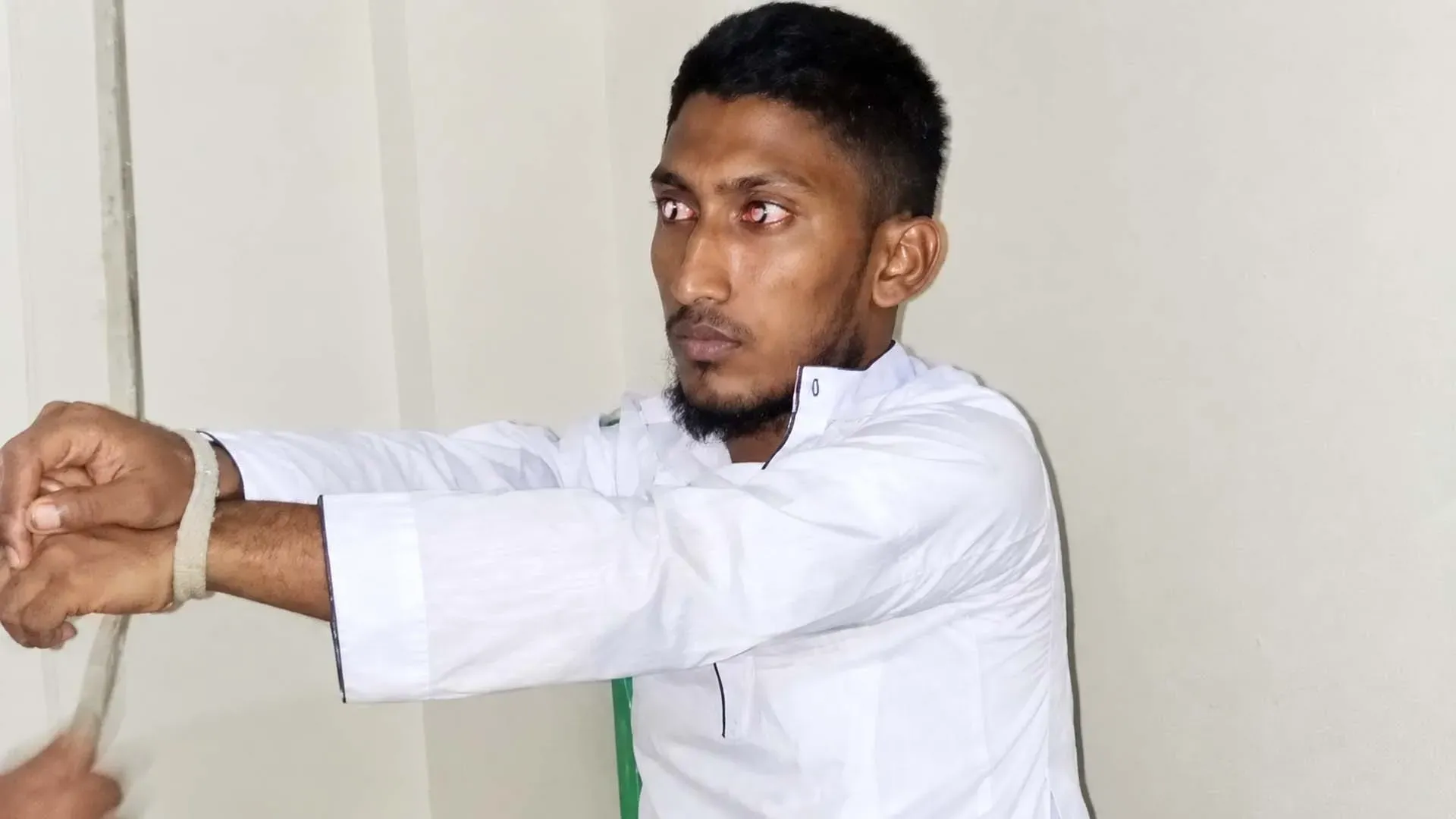 বরিশালে শিশুকে ধর্ষণচেষ্টার অভিযোগ, শিক্ষক-ইমামকে গণপিটুনি