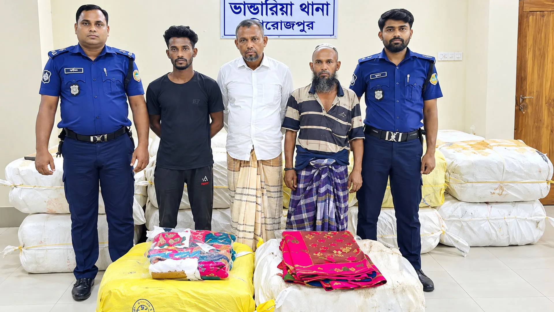ভাণ্ডারিয়ায় ১৩ লাখ টাকার ভারতীয় শাড়ি-পাঞ্জাবি উদ্ধার, গ্রেপ্তার ৩