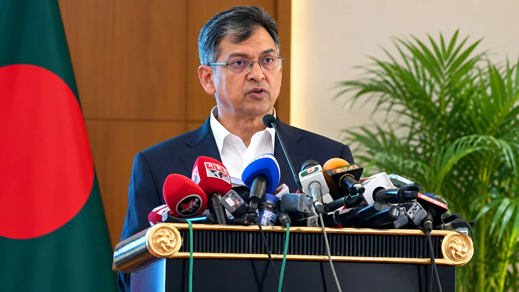 আওয়ামী লীগের দোসরদের গ্রেপ্তারের নির্দেশ স্বরাষ্ট্রমন্ত্রীর