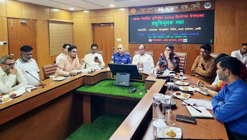 ‘মদ খেয়ে নাচানাচি করলে ঘাড় ধরে নিয়ে আসব’—পূজার প্রস্তুতি সভায় এসপি