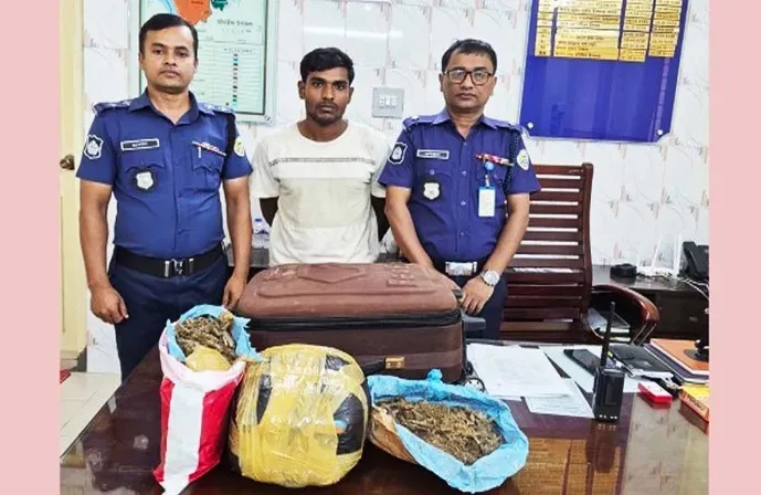 পিরোজপুরে ট্রলি ব্যাগে মিলল ৪ কেজি গাঁজা, গ্রেপ্তার ১