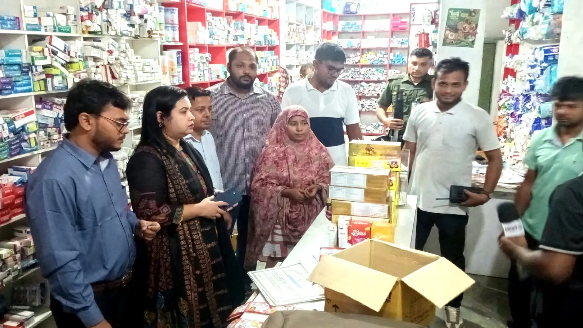 বাবুগঞ্জে ভুয়া ডাক্তারের চেম্বার ও ডায়াগনস্টিকে ইউএনও-এনএসআইয়ের যৌথ অভিযান